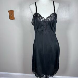 80s JC Penney’s Gaymode Black Nylon Lace Trim Full Slip Minimalist Slip Dress